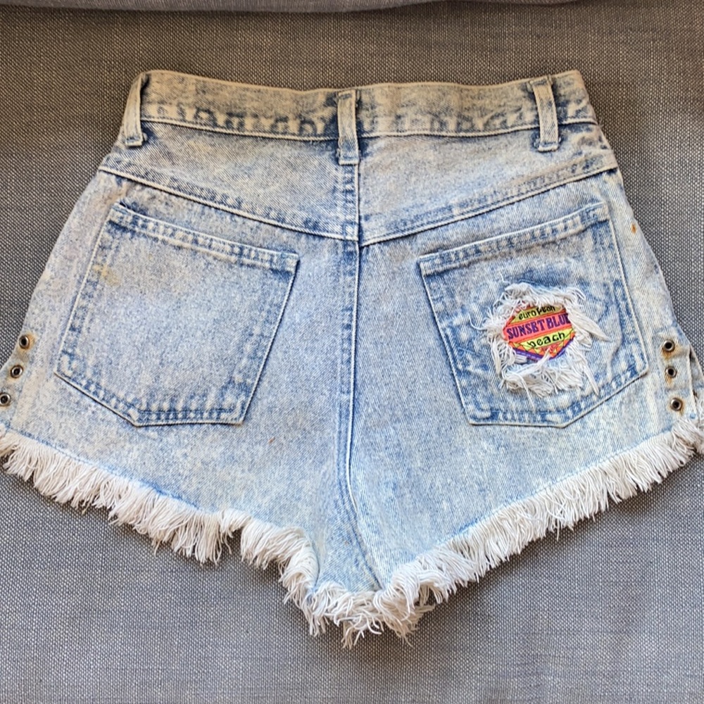 Shorts - Picture 3 of 6